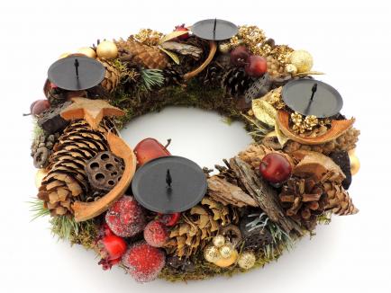 Christmas wreath with candles 